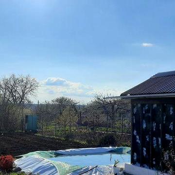 С баней, бассейном