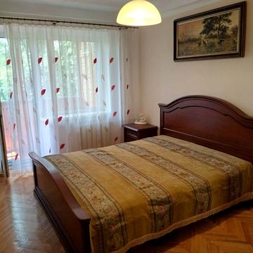 Русанівська набережна вул., 22