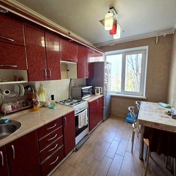 Продам 2к. Космонавтов 140-В