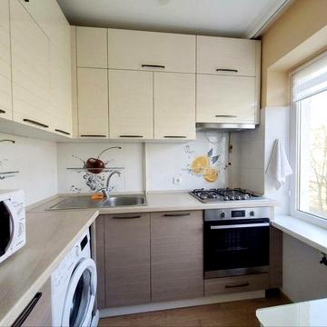 Оренда 2х кімнатної, ПИЛИПА ОРЛИКА (ПАРК ЖОВТНЕВИЙ), МЕБЛІ та ТЕХНІКА, засклений БАЛКОН, комірка!