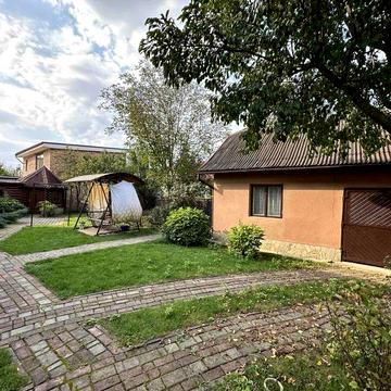 Продам або обміняю на квартиру, будинок в центрі але в тихій вулиці,