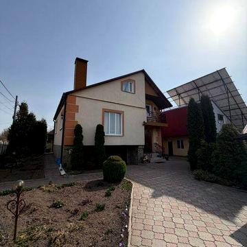 Продаж 2-поверхового будинку