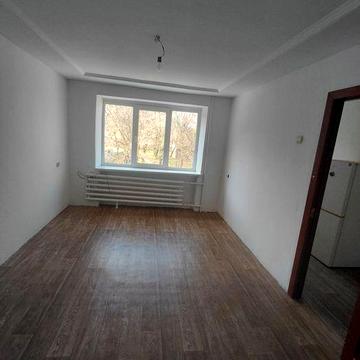 Продається 1 кімнатна квартира в гуртожитку, зроблено косметичний  ремонт, всі питання по телефону.