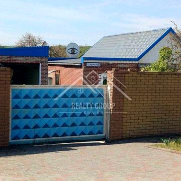 Продаж будинку в Ц-м районі з великим гаражем ,майстернею та окремим будинком.