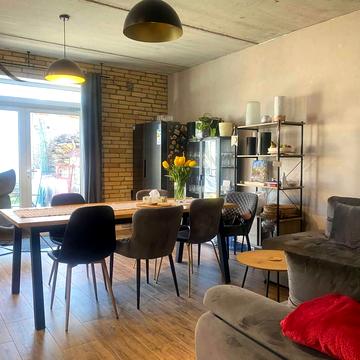 Азовська вул., 5