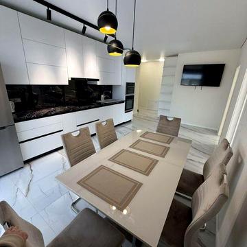 Оренда просторої 2 х кімн квартири в новобудові Ужгород! Поруч ТЦ Дастор!