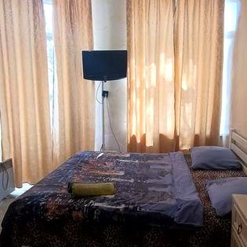 Сдам  2х комнатную  квартиру  ЦЕНТР  улица  БУНИНА / Александровский проспект