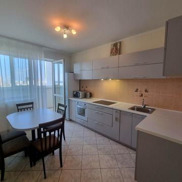 Героїв полку "Азов" вул. (Маршала Малиновського), 8