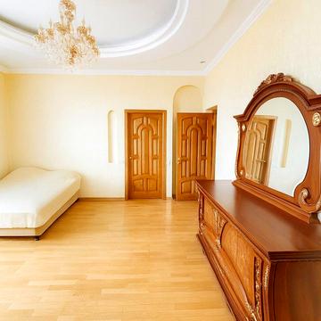 Антоновича вул. (Горького), 8