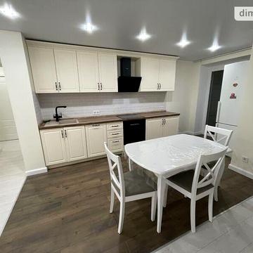 Продаж 4к Квартира Шкільна вулиця