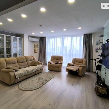 Продаж 3к Квартира вул. Середньофонтанська