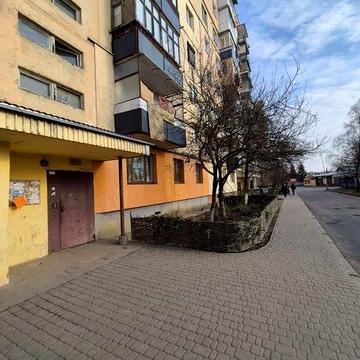 Продається 3х кім-на кв-ра в акуратному стані біля  супермарк  Велмарт