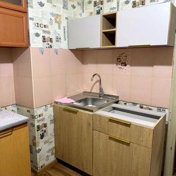 Половки гарний стан вільна парковка у дворі