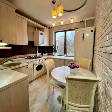 Задається 2-х кімнатна квартира в новому будинку на Озерній.