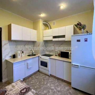 метро Дарниця Трикімнатна сталінка Будівельників 38/14