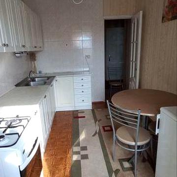 Трикімнатна квартира біля 12 школи