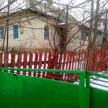 Продаю 1/2 дома в центре ПГТ Петрово Кировоградской обл.