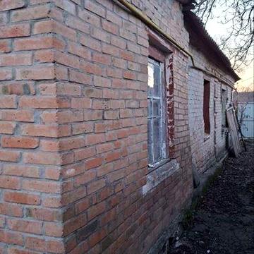 Продається пів будинку окремий двір Олексіївка