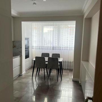 Здається в оренду простора 3-кімнатна квартира (перша здача) по вул. Руська.