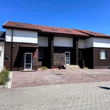 Котеджі. Блакитні озери.