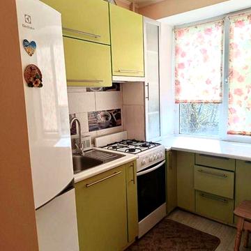 В оренду від пів року 1-кімнатна Коновальця