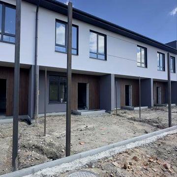 Таунхаус з газом та центральним комунікаціями біля Києва