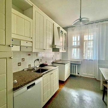 Лесі Українки 21 Б, 4-кімнати окремі, метро Печерська - 5 хвилин пішки. Печерськ, центр