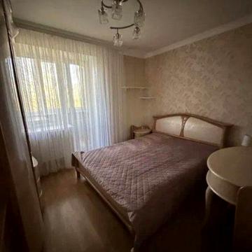 Здається 3-кімнатна квартра