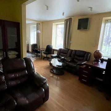 Продам 5 кімнатну квартиру в Центрі міста