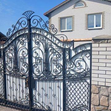 Здається будинок   Балабине можна військовим