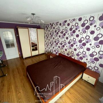 Продам простору 3-х кімнатну квартиру