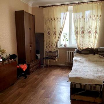 Продам 3- кімнатну квартиру в центрі