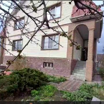 Оренда просторого 3 поверхового будинку біля М.Академмістечко 10хв