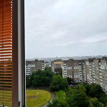 3-кімнатна квартира на Озерній вільна з 20.05