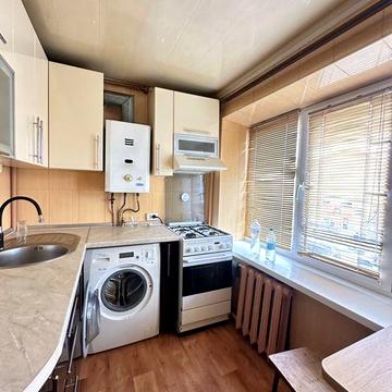 Центр Шевченко поруч зупинка вільна