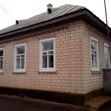 Два будинки в центрі міста Ічня, Чернігівська обл.