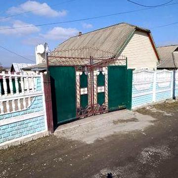 Продам будинок у місті Жашків, у центрі міста.