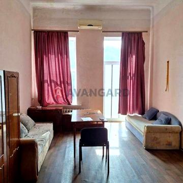 Продам 2 комнатную квартиру, центр