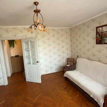 Оренда світлоі 3ох кім у центрі міста великоі площі