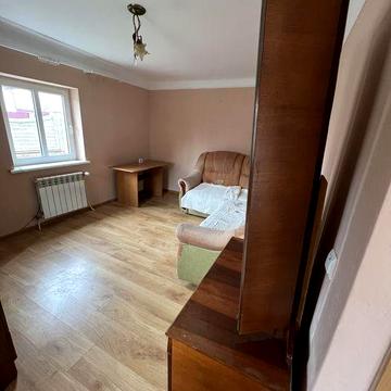 Здається двокімнатний будинок