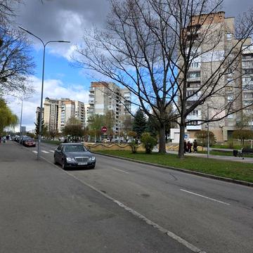 Продам 1 кімнатну квартиру,  проспект Космонавтів.