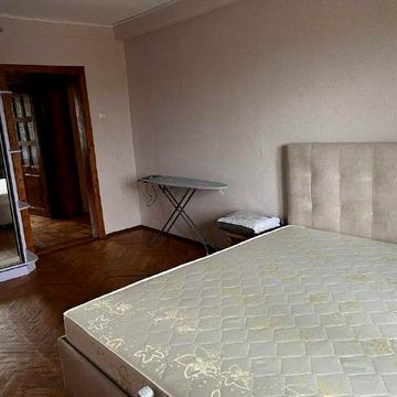 Васильківська вул., 8