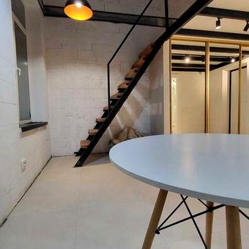 Стильна loft-квартира з антресоллю | Свято-Петрівське |