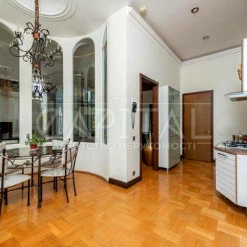 Оренда 4к квартира ЦЕНТР Велика Васильківська 26 ГАЗ ВИДОВА на місто Камін Товсті стіни Високі стелі простора Rent Apartment Foreigner Flat Center