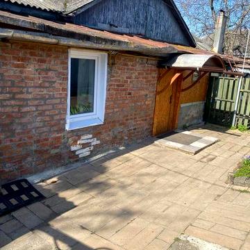 Дом - половина, с гаражем, газ отопление, в живописном месте