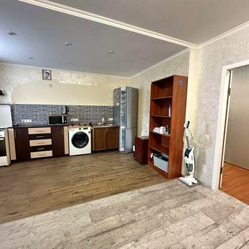 Інститут звʼязку гарна 3-х кімнатна квартира вільна