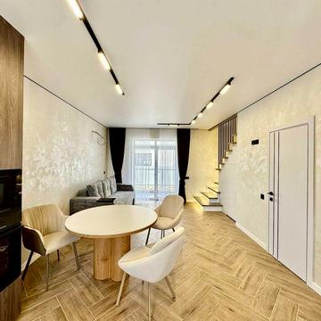 Таунхаус з ремонтом меблями без комісії