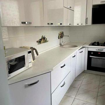 60000 пр.ГАГАРИНА 45а Продам Укомплектованную 3 комн кварт,3 этаж!AS