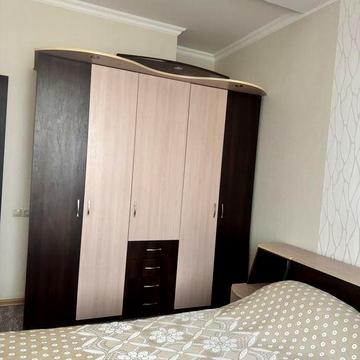 Сдам 3-комнатную квартиру (92м2) долгострочно в каддоре 4 жемчужина