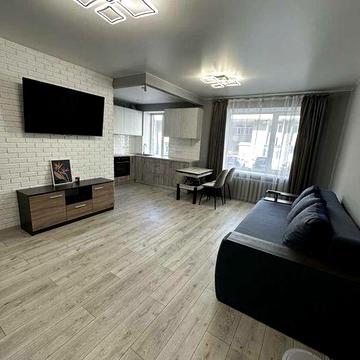 сдам 2к студию на Жуковского, правый берег, свободна и готова к показам